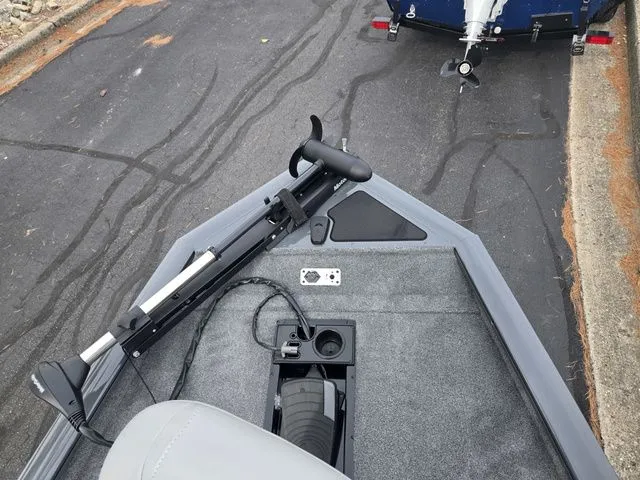 Slide: The Image of Tracker Pro Team 190 TX 2017 - 17