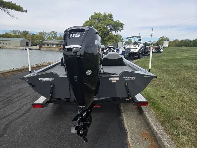 Slide: The Image of Tracker Pro Team 190 TX 2017 - 3