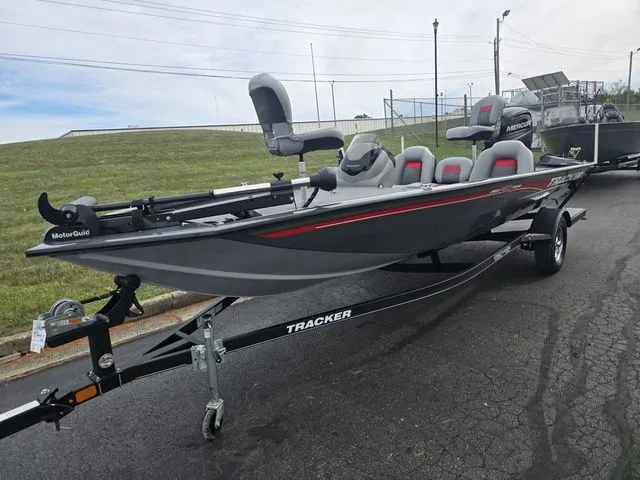 Slide: The Image of Tracker Pro Team 190 TX 2017 - 6