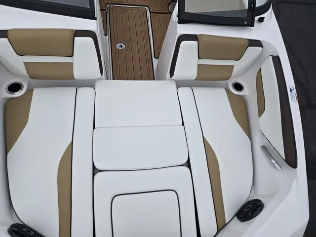 Slide: The Image of Yamaha 195S 2023 - 18