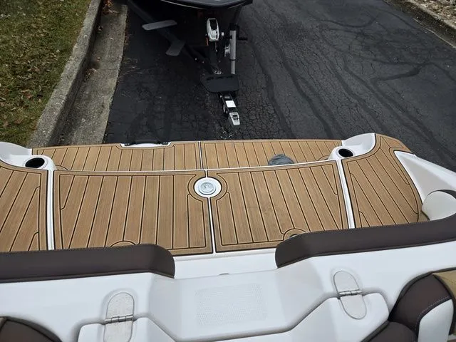 Slide: The Image of Yamaha 195S 2023 - 23