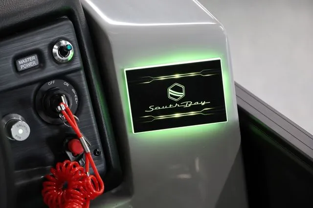 Slide: The Image of South Bay 224 RS 2.75 Hybrid Arch 2026 - 11