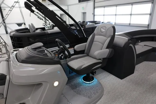 Slide: The Image of South Bay 224 RS 2.75 Hybrid Arch 2026 - 12