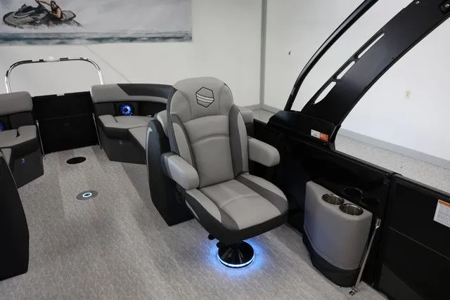 Slide: The Image of South Bay 224 RS 2.75 Hybrid Arch 2026 - 13