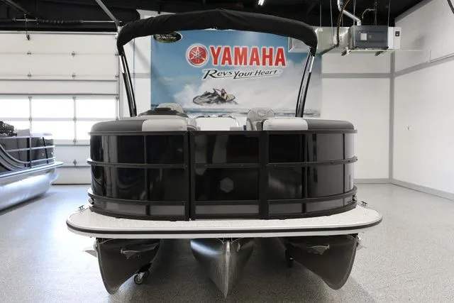 Slide: The Image of South Bay 224 RS 2.75 Hybrid Arch 2026 - 3