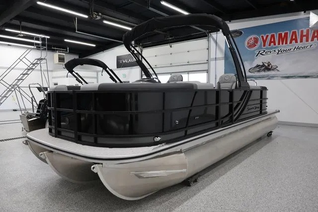 Slide: The Image of South Bay 224 RS 2.75 Hybrid Arch 2026 - 4