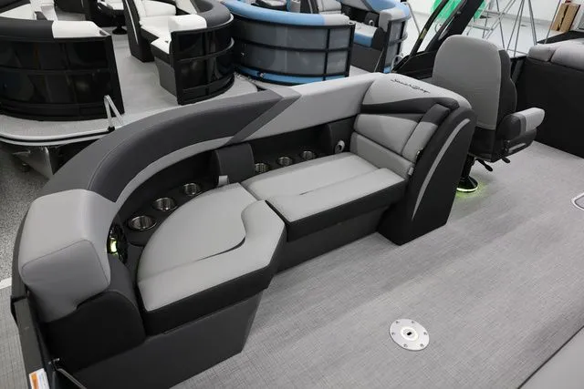 Slide: The Image of South Bay 224 RS 2.75 Hybrid Arch 2026 - 10