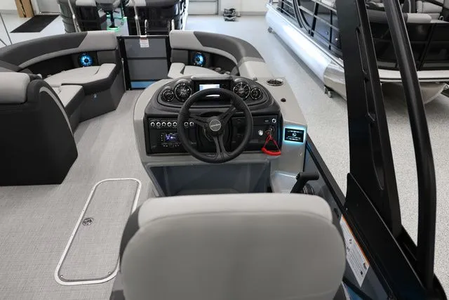 Slide: The Image of South Bay 224 RS 2.75 Hybrid Arch 2026 - 11