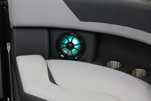 Slide: The Image of South Bay 224 RS 2.75 Hybrid Arch 2026 - 20