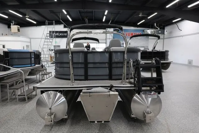 Slide: The Image of South Bay 224 RS 2.75 Hybrid Arch 2026 - 6