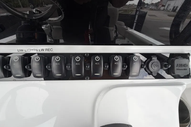 Slide: The Image of Yamaha speed fuel gauge on 2025 Sea Hunt Ultra 219 boat dashboard. - 21