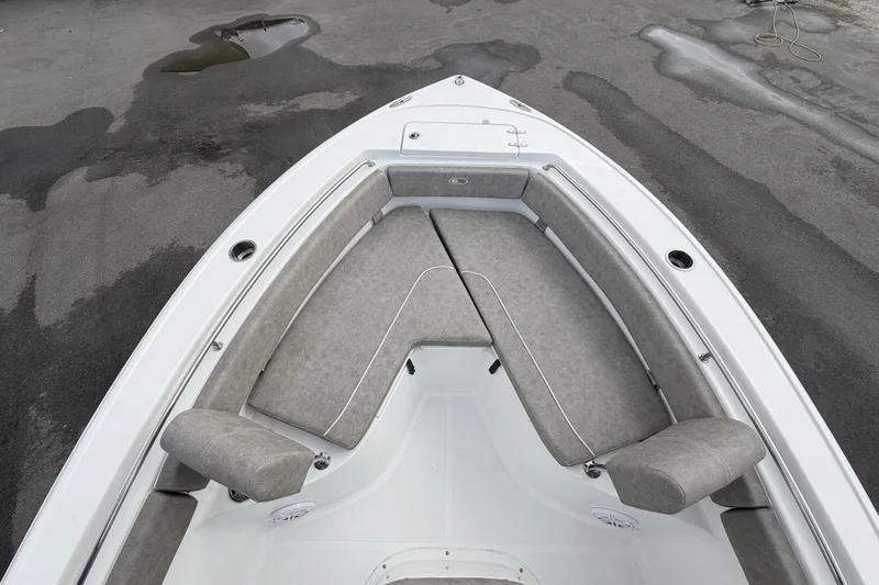 Slide: The Image of Control panel of a 2025 Sea Hunt Ultra 219 boat with Garmin display. - 23