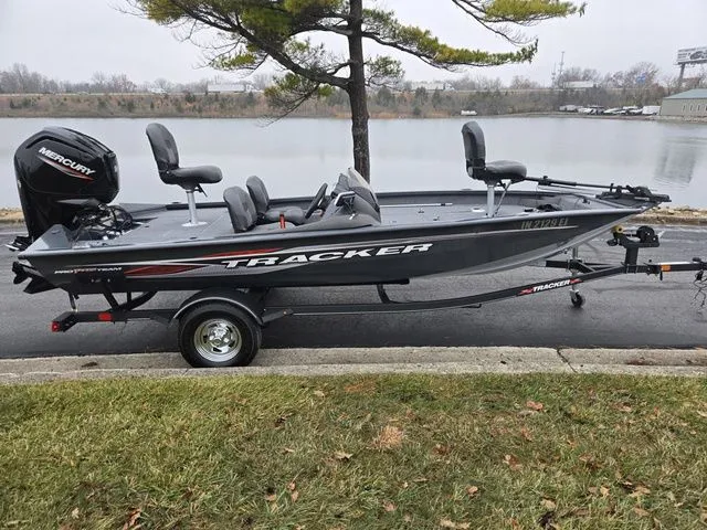 Slide: The Image of Tracker Pro Team 175 TF 2022 - 11