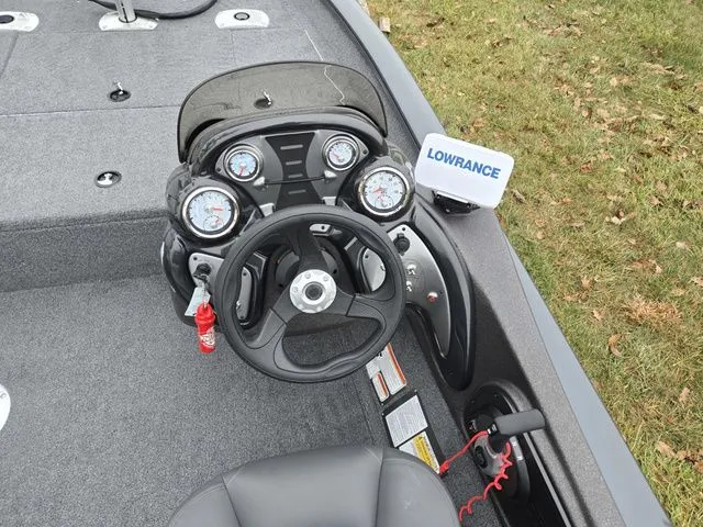 Slide: The Image of Tracker Pro Team 175 TF 2022 - 13