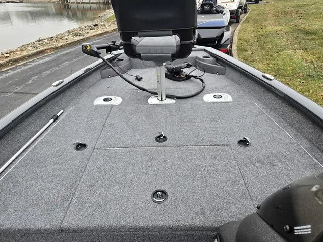 Slide: The Image of Tracker Pro Team 175 TF 2022 - 16