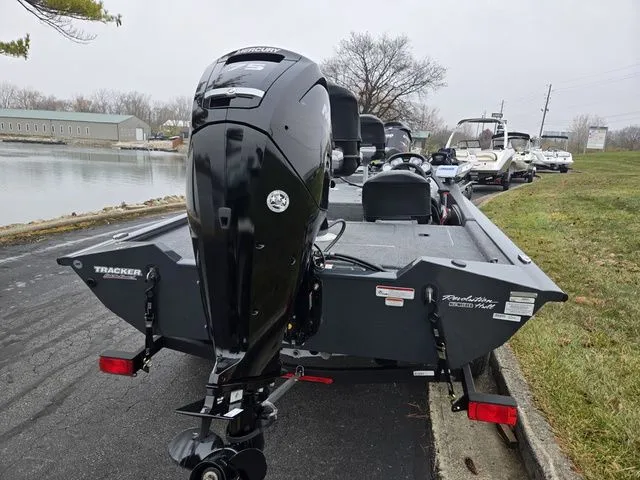 Slide: The Image of Tracker Pro Team 175 TF 2022 - 3