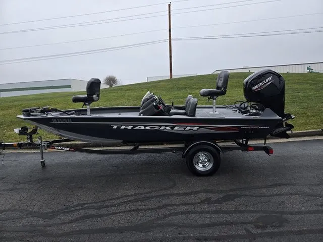 Slide: The Image of Tracker Pro Team 175 TF 2022 - 5