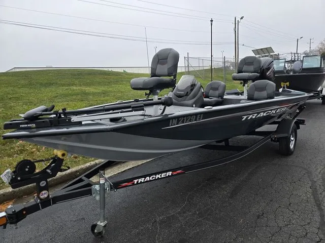 Slide: The Image of Tracker Pro Team 175 TF 2022 - 7