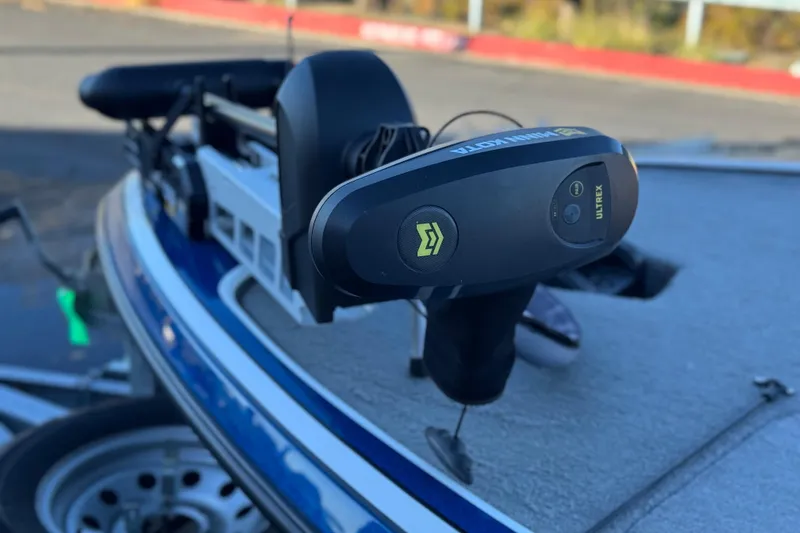 Slide: The Image of Trolling motor on a 2015 Nitro Z-7 boat, featuring Minn Kota Ultrex. - 10