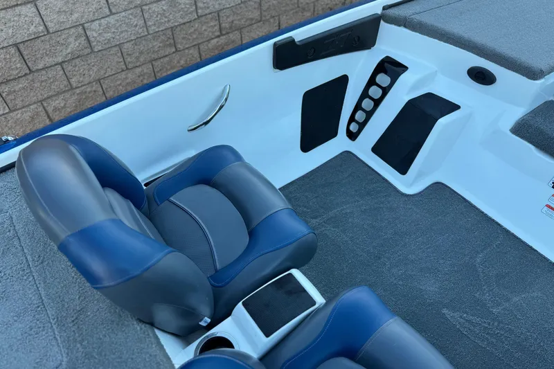 Slide: The Image of Interior of a 2015 Nitro Z-7 boat with blue and gray seating. - 18