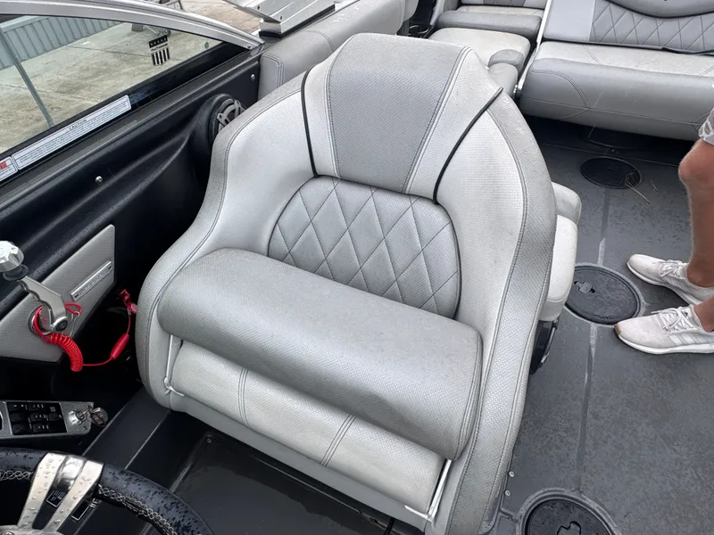 Slide: The Image of MasterCraft X46 2015 - 32