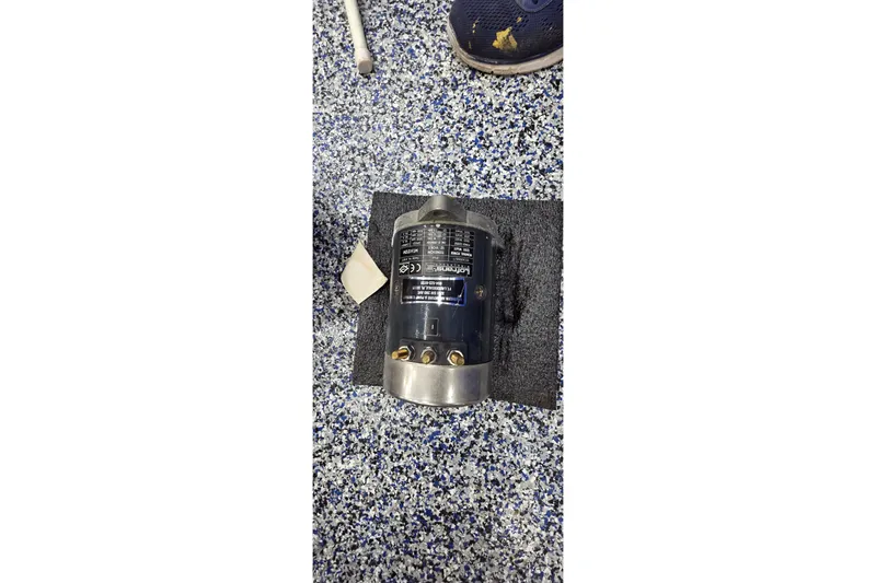 Slide: The Image of Electric motor on speckled floor, Leopard 47, 2004 model. - 90