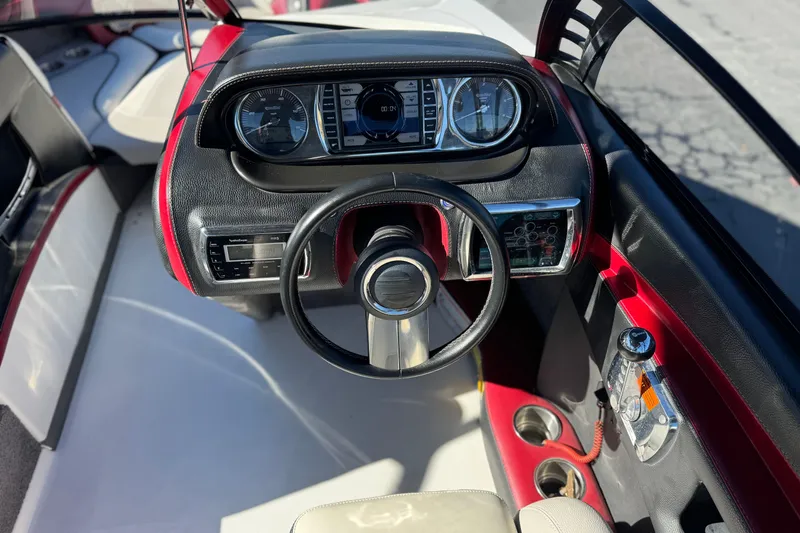 Slide: The Image of 2012 Malibu Wakesetter 21 VLX dashboard with steering wheel and control panel. - 25