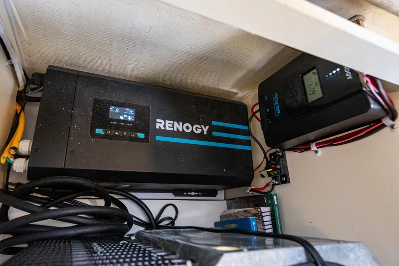 Slide: The Image of Renogy power system in 2006 C-Dory 25' Tomcat Catamaran, featuring cables and control panel. - 32