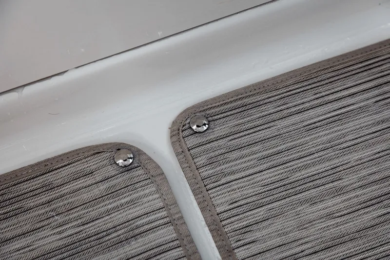 Slide: The Image of Sea Ray Sundancer 320 2026 - 36