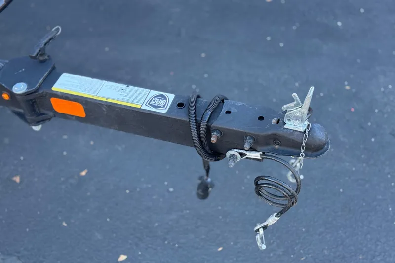 Slide: The Image of Trailer hitch of a 2019 Nitro Z17 on asphalt background. - 23
