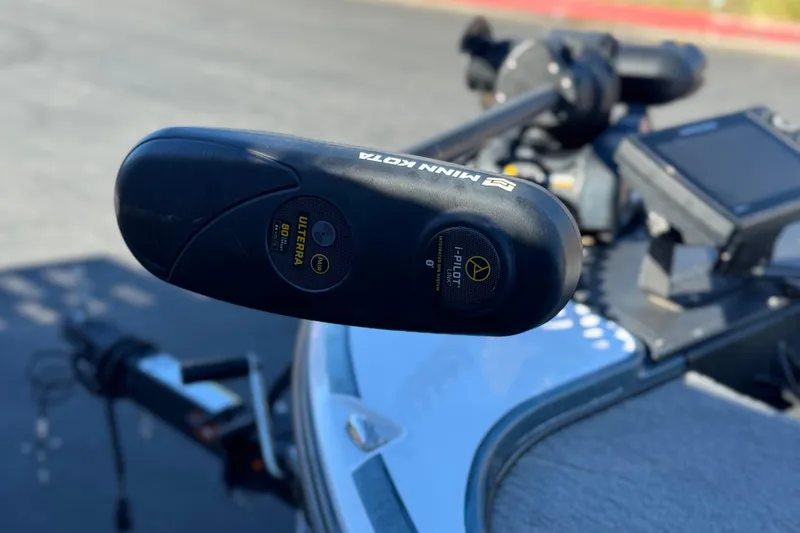 Slide: The Image of Minn Kota Ulterra motor on 2019 Nitro Z17 boat, featuring i-Pilot technology. - 9