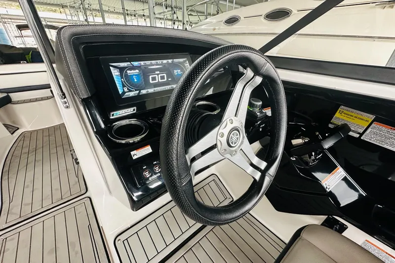 Slide: The Image of Yamaha Boats 2020 242SE dashboard displaying speed, engine hours, and water temperature. - 28