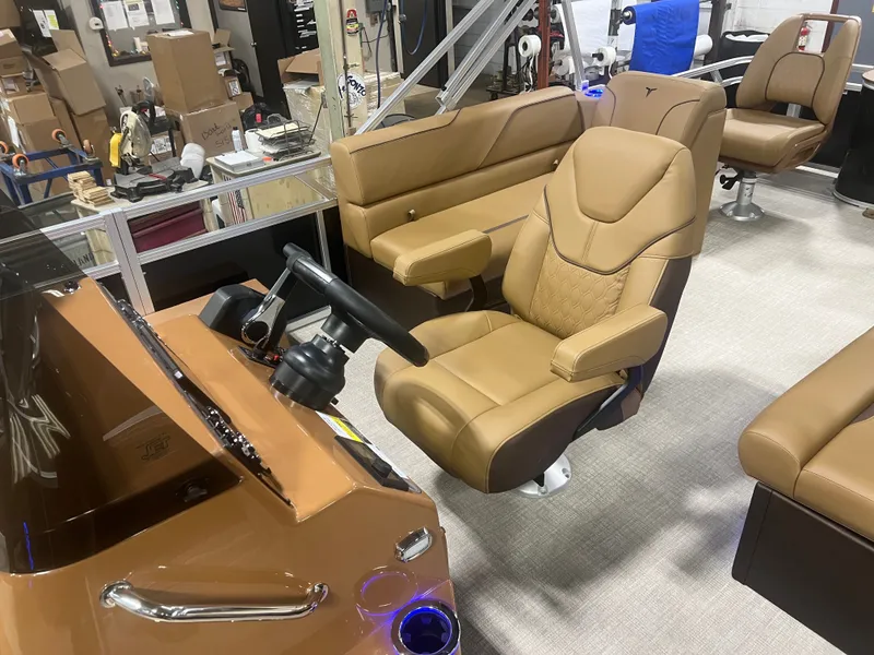 Slide: The Image of Tahoe Sport 2385 Center Console Fish Tritoon & Honda 4-Stroke EFI 2026 - 10