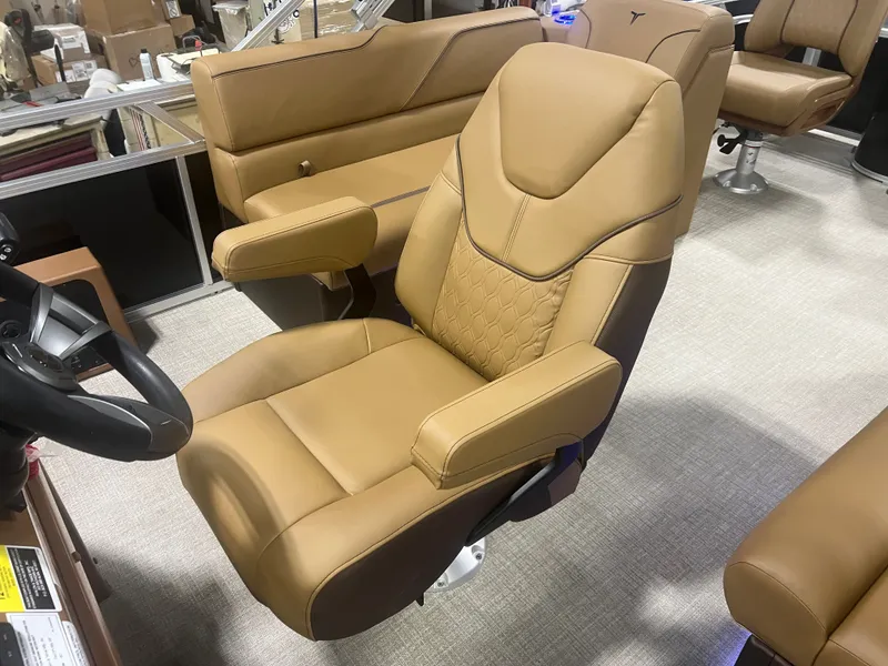 Slide: The Image of Tahoe Sport 2385 Center Console Fish Tritoon & Honda 4-Stroke EFI 2026 - 11