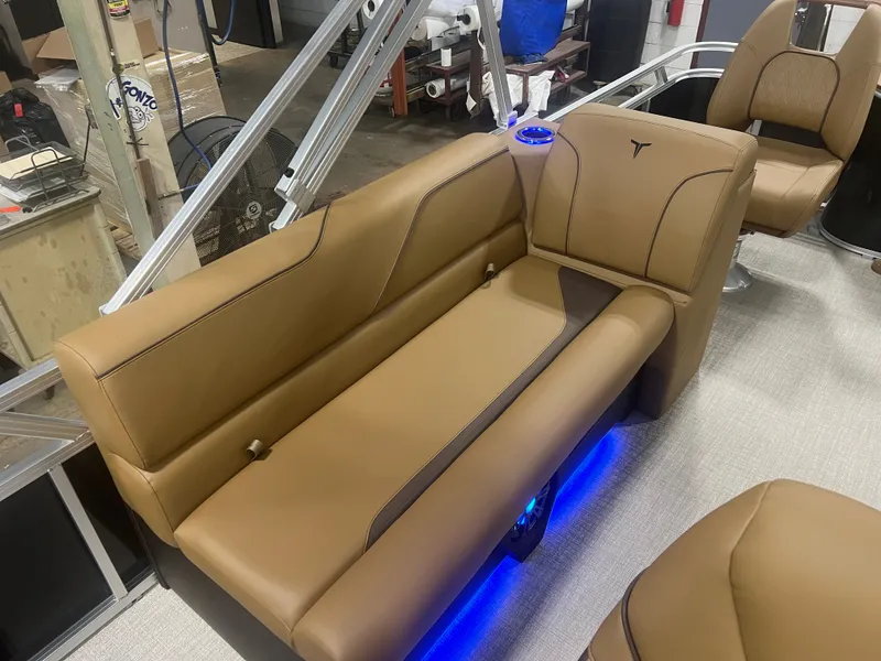 Slide: The Image of Tahoe Sport 2385 Center Console Fish Tritoon & Honda 4-Stroke EFI 2026 - 14