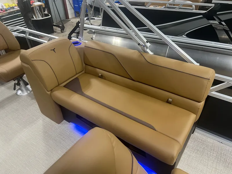 Slide: The Image of Tahoe Sport 2385 Center Console Fish Tritoon & Honda 4-Stroke EFI 2026 - 15
