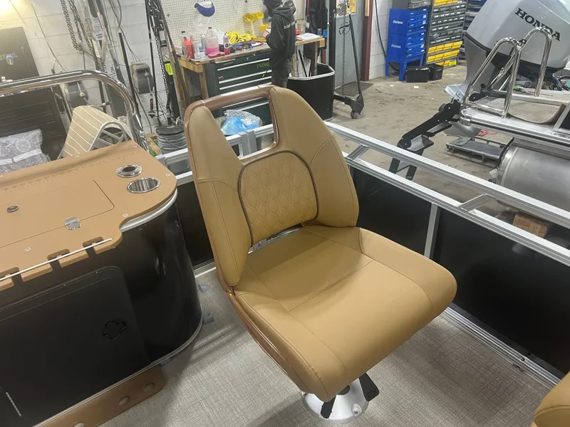 Slide: The Image of Tahoe Sport 2385 Center Console Fish Tritoon & Honda 4-Stroke EFI 2026 - 17