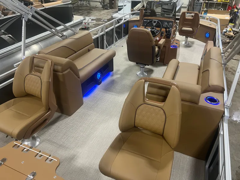 Slide: The Image of Tahoe Sport 2385 Center Console Fish Tritoon & Honda 4-Stroke EFI 2026 - 31