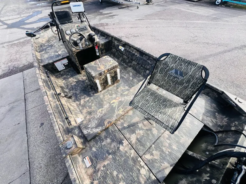 Slide: The Image of Crestliner Retriever FCC 1870 2025 - 11