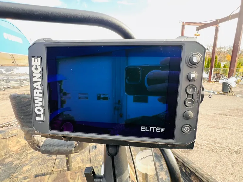 Slide: The Image of Crestliner Retriever FCC 1870 2025 - 12