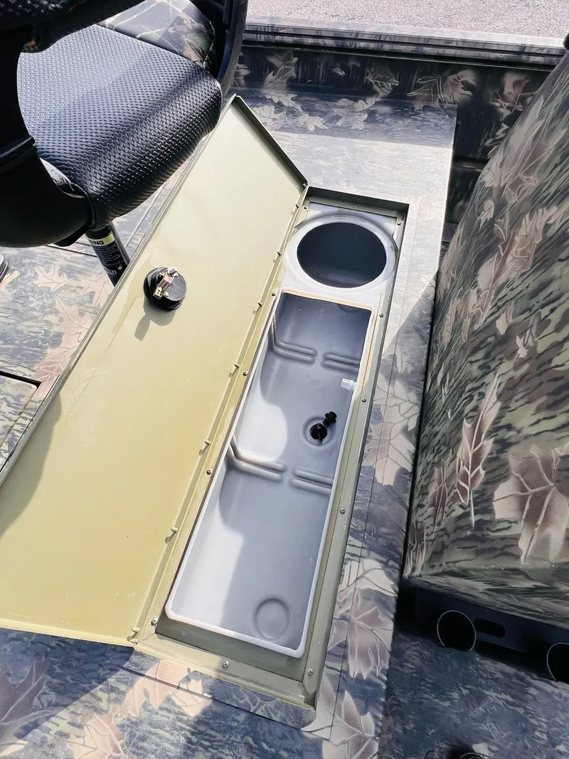 Slide: The Image of Crestliner Retriever FCC 1870 2025 - 16