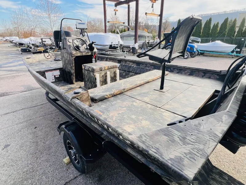 Slide: The Image of Crestliner Retriever FCC 1870 2025 - 18