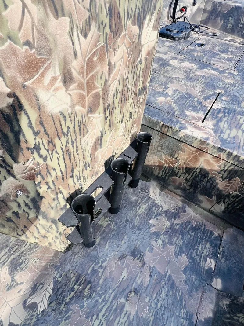 Slide: The Image of Crestliner Retriever FCC 1870 2025 - 22