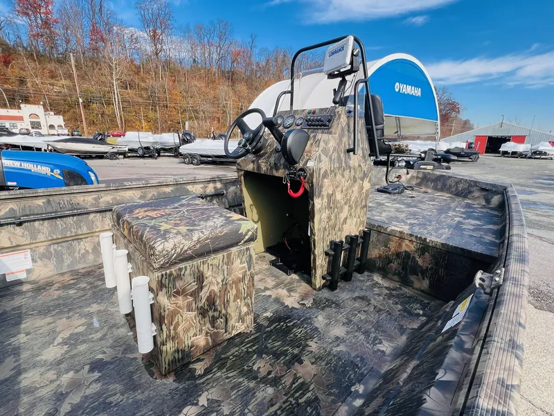 Slide: The Image of Crestliner Retriever FCC 1870 2025 - 26