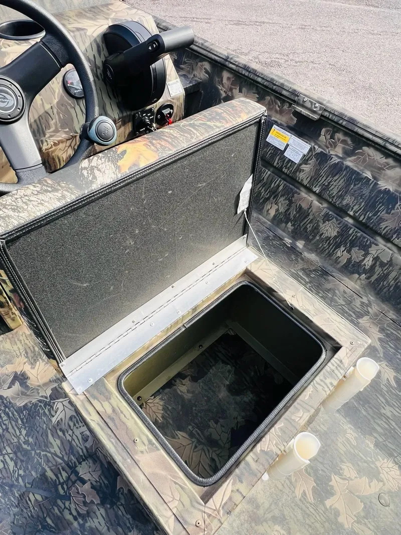 Slide: The Image of Crestliner Retriever FCC 1870 2025 - 33