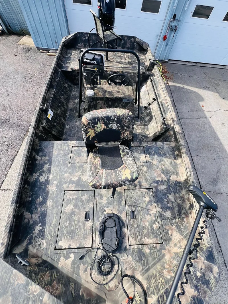 Slide: The Image of Crestliner Retriever FCC 1870 2025 - 36