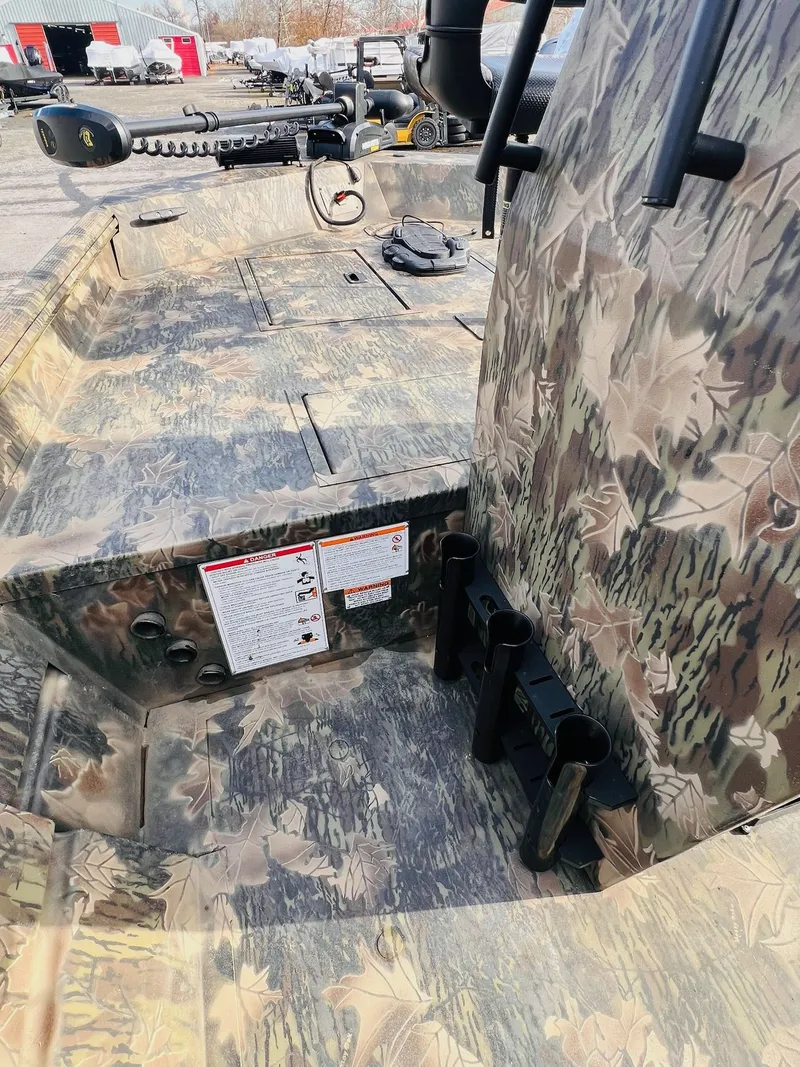 Slide: The Image of Crestliner Retriever FCC 1870 2025 - 39