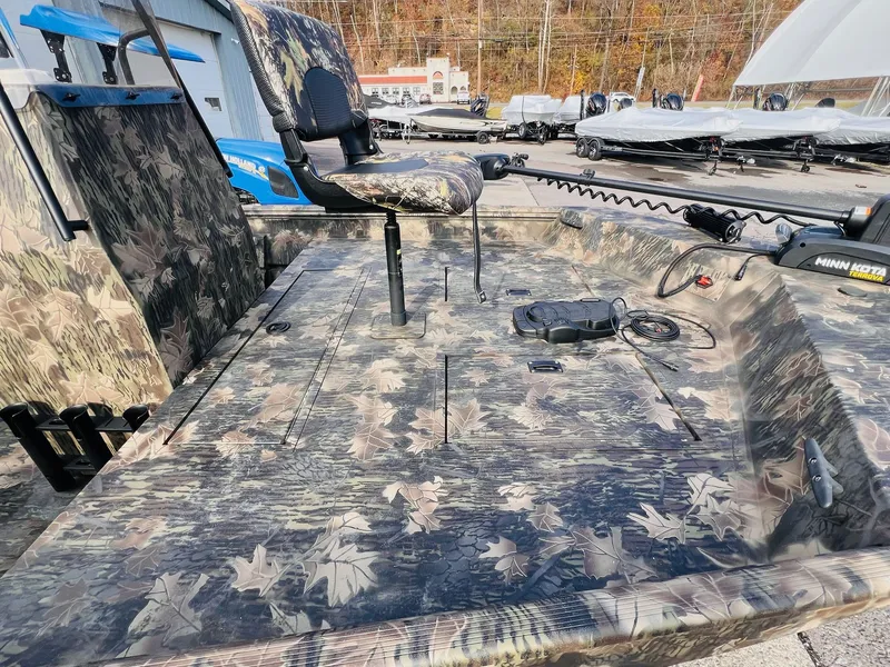 Slide: The Image of Crestliner Retriever FCC 1870 2025 - 4