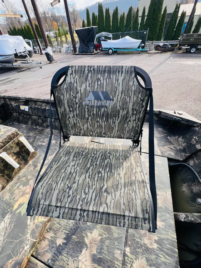 Slide: The Image of Crestliner Retriever FCC 1870 2025 - 40