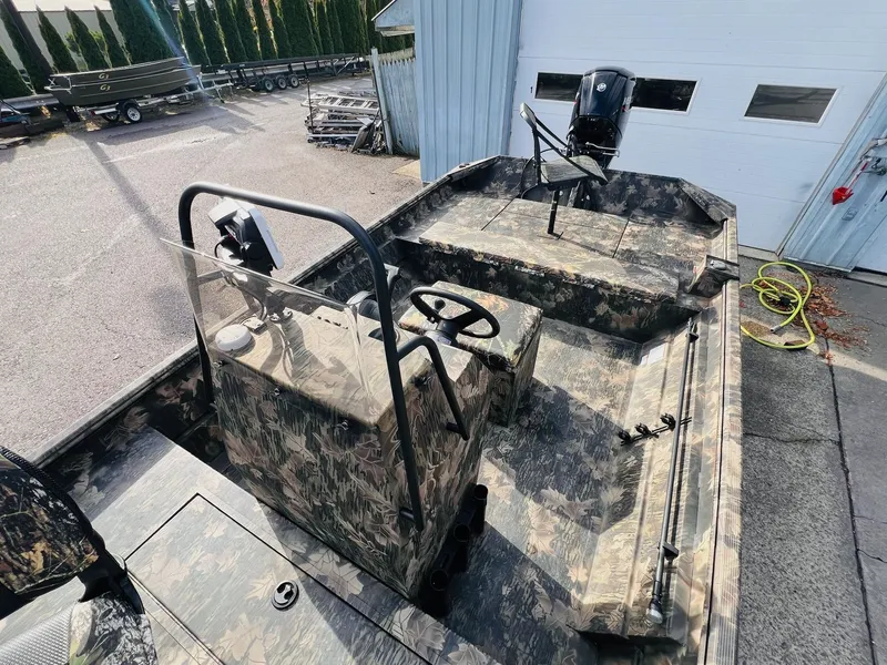 Slide: The Image of Crestliner Retriever FCC 1870 2025 - 41